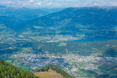 Spittal an der Drau ve Millstatter manzaralı göl Avusturya 'da görülür.