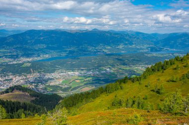 Spittal an der Drau ve Millstatter manzaralı göl Avusturya 'da görülür.