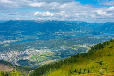 Spittal an der Drau ve Millstatter manzaralı göl Avusturya 'da görülür.