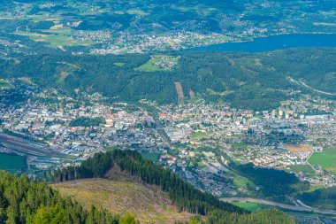 Spittal an der Drau ve Millstatter manzaralı göl Avusturya 'da görülür.