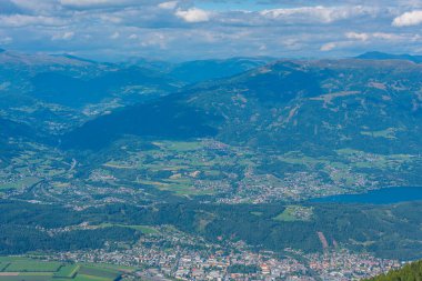 Spittal an der Drau ve Millstatter manzaralı göl Avusturya 'da görülür.