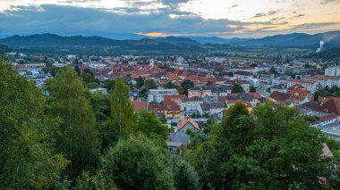Avusturya 'daki St. Veit an der Glan' ın gündoğumu manzarası.