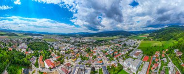 Avusturya 'nın Althofen kentinin Panorama manzarası.