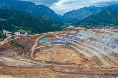 Avusturya 'daki Eisenerz' de Erzberg madeni.