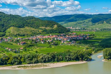 Avusturya 'daki Rossatz köyünün Panorama manzarası.