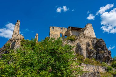 Avusturya 'da güneşli bir günde Durnstein Şatosu