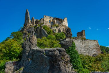 Avusturya 'da güneşli bir günde Durnstein Şatosu