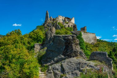 Avusturya 'da güneşli bir günde Durnstein Şatosu