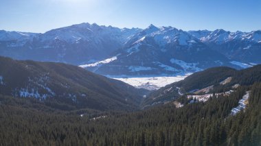 Avusturya ile Almanya arasındaki Berchtesgaden Ulusal Parkı 'ndaki dağlar.