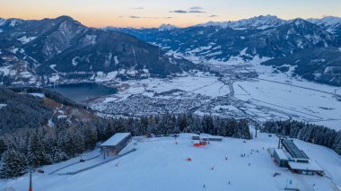 Avusturya, Kaprun yakınlarındaki Salzach Vadisi 'nin gün batımı manzarası.