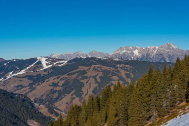 Avusturya ile Almanya arasındaki Berchtesgaden Ulusal Parkı 'ndaki dağlar.