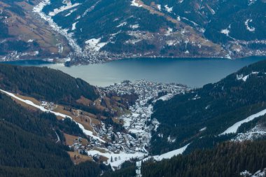 Zell, gün batımında Avusturya 'daki Schmitenhohe' dan göl manzaralı.