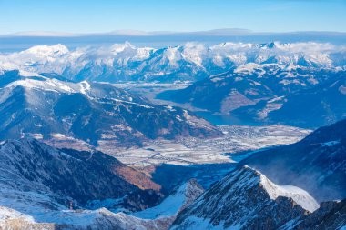 Avusturya 'daki Kitzsteinhorn Gölü' nden izlenecek.