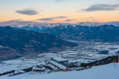 Avusturya 'daki Kitzsteinhorn Gölü' nden izlenecek.