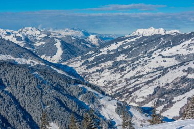 Avusturya ile Almanya arasındaki Berchtesgaden Ulusal Parkı 'ndaki dağlar.