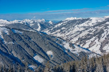 Avusturya ile Almanya arasındaki Berchtesgaden Ulusal Parkı 'ndaki dağlar.
