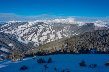 Avusturya ile Almanya arasındaki Berchtesgaden Ulusal Parkı 'ndaki dağlar.