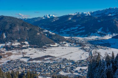 Zell am yakınlarındaki Salzach Vadisi. Avusturya.