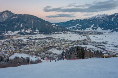 Avusturya, Kaprun yakınlarındaki Salzach Vadisi 'nin gün batımı manzarası.