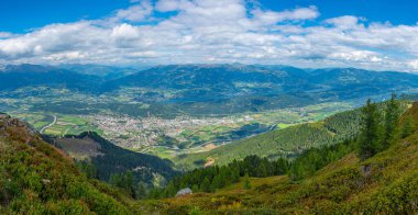Spittal an der Drau ve Millstatter manzaralı göl Avusturya 'da görülür.