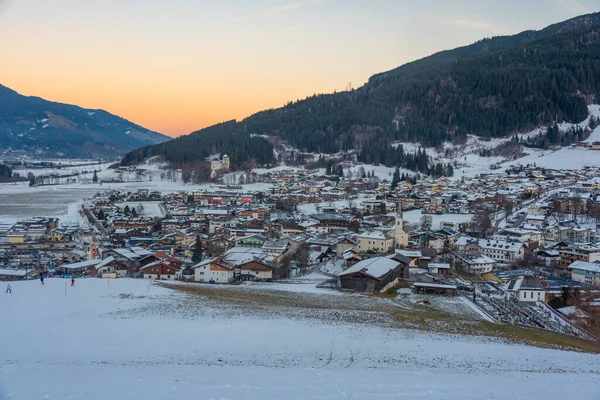 Avusturya 'daki Kaprun kasabasının gün batımı manzarası.