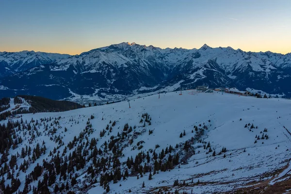 Avusturya 'daki Schmitenhohe kayak merkezinde gün batımı.