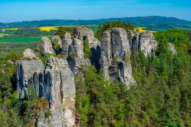 Çek Cumhuriyeti 'ndeki Bohem cennetinde Hruba Skala' da kumtaşı oluşumları.