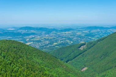 Çek Cumhuriyeti 'ndeki Beskydy dağlarının doğal manzarası.