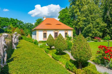 Çek Cumhuriyeti 'ndeki Jemniste Şatosu' nda bahçe.