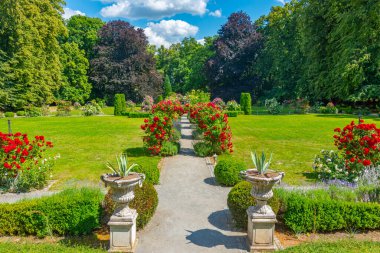 Çek Cumhuriyeti 'ndeki Jemniste Şatosu' nda bahçe.