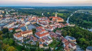 Çek Cumhuriyeti 'nde Melnik' in günbatımı manzarası.