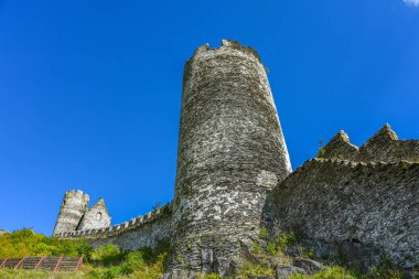 Çek Cumhuriyeti 'ndeki Bezdez Şatosu' nda yaz günü.