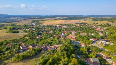 Macaristan 'daki Malyinka köyünün panorama manzarası.