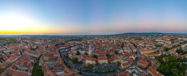 Macaristan 'ın eski Sopron kentinin gündoğumu manzarası.