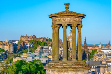 İskoçya, Calton Hill 'den eski Edinburgh kasabasının panoraması.