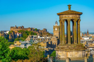 İskoçya, Calton Hill 'den eski Edinburgh kasabasının panoraması.