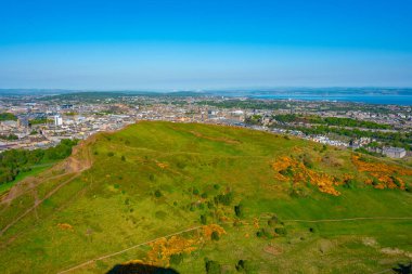 Edinburgh, İskoçya 'daki Holyrood parkının doğal manzarası.