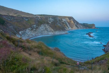 İngiltere 'deki Man O' War Beach 'in günbatımı manzarası.