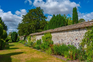 İngiltere 'de Avebury Malikanesi' nde yaz günü.