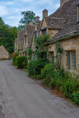 İngiliz kenti Bibury 'deki tarihi evler.