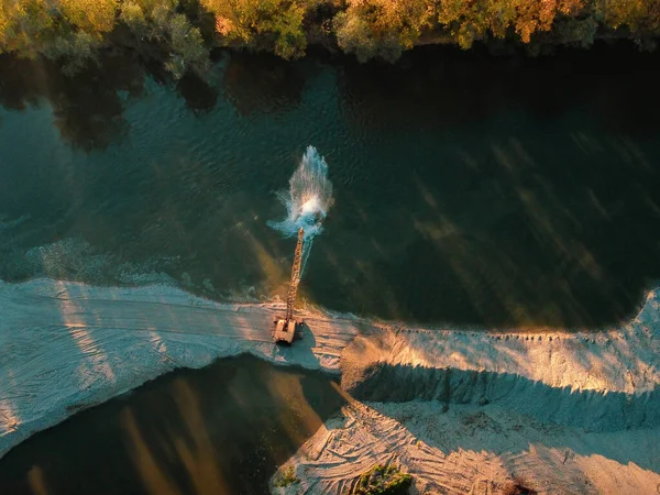 Escavatore Tira Fuori Sabbia Dal Fiume Una Vista Dall Aria — Foto Stock