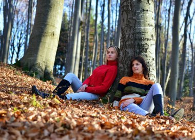  kadının portret doğada