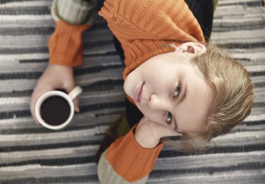 Bir fincan çay bir kızla