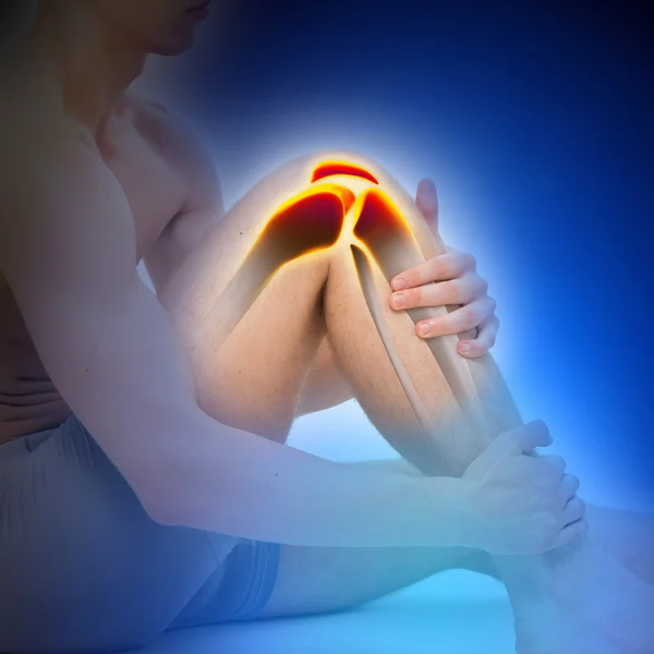 Νέοι άνθρωπος πόνος γόνατος ανατομία μπλε έννοια — Φωτογραφία Αρχείου