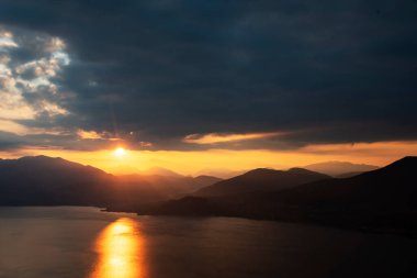 İtalya, Premeno 'nun bakış açısından Maggiore Gölü' ne bir bakış.