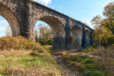 Thomas Viaduct, Elrkridge 'deki en büyük çok açıklıklı demiryolu köprüsü. Maryland. ABD