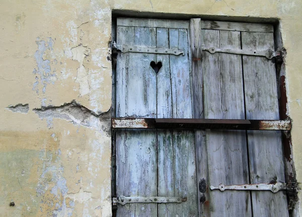 Closed window  in the ancient house — Stock Photo, Image