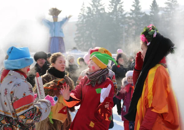 Meisjes Gekleed Traditionele Russische Kleren Het Vieren Van Prowater Van — Stockfoto