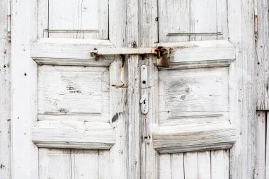 ahşap kapı kilitli