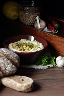 Humus - geleneksel yahudi ve Lübnan mutfağı, düz yatak, yakın çekim, humus vejetaryen ve vejetaryen sağlıklı baklagil yiyeceğidir.